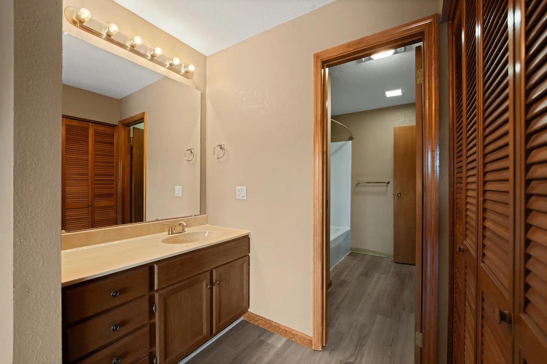 Full bathroom vanity and linen closet in Unit 101