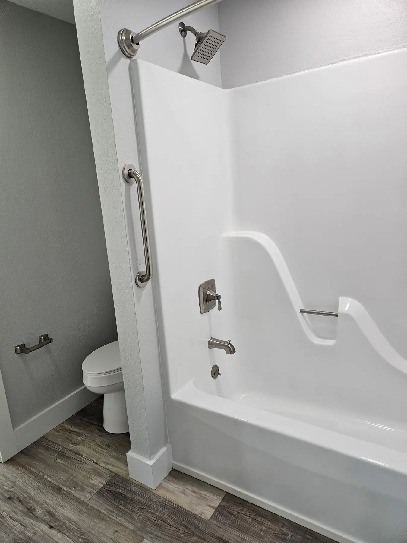 Full bathroom tub and shower in Unit 103