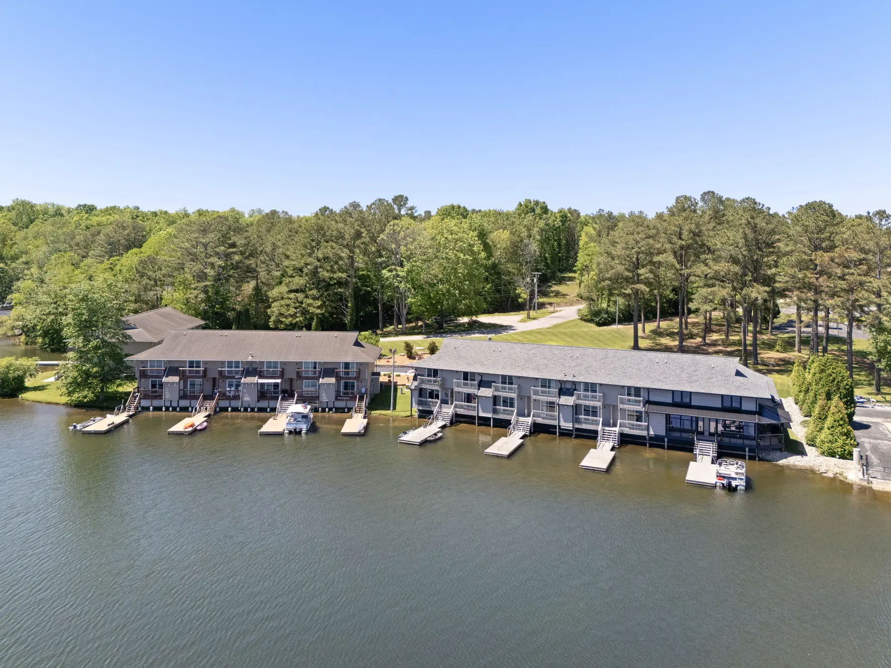 Aerial perspective of Pointe Landing beside Lake Holiday