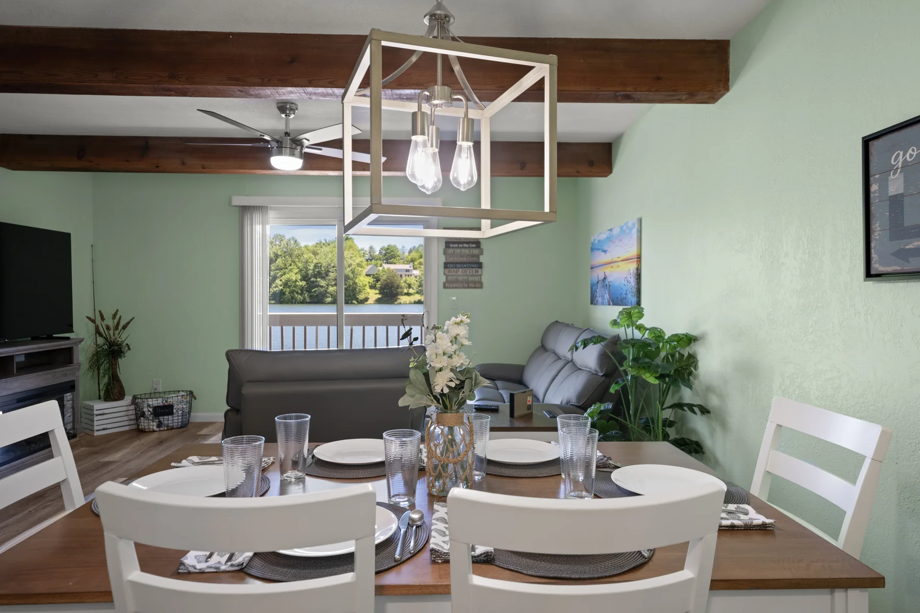 Pointe Landing vacation rental interior, amenity, or Lake Holiday view — photo 10