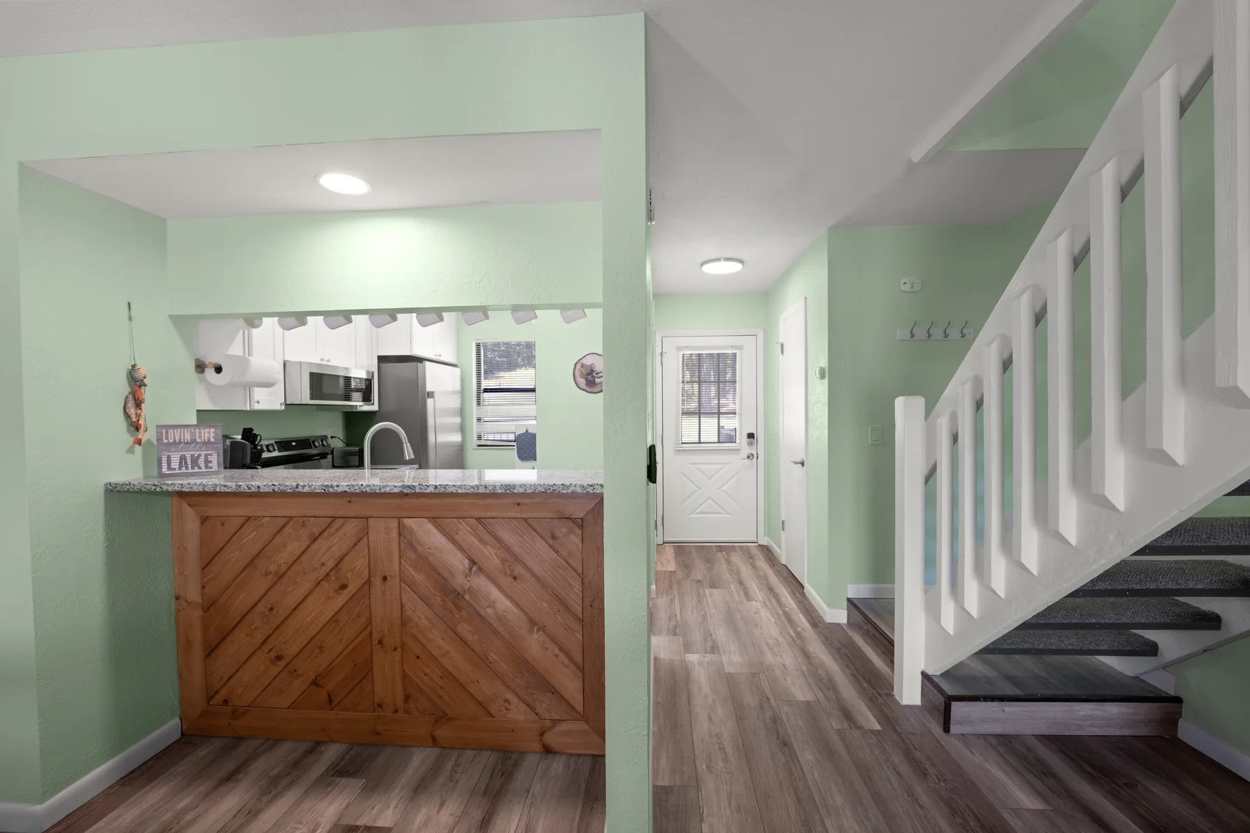 Pointe Landing vacation rental interior, amenity, or Lake Holiday view — photo 18