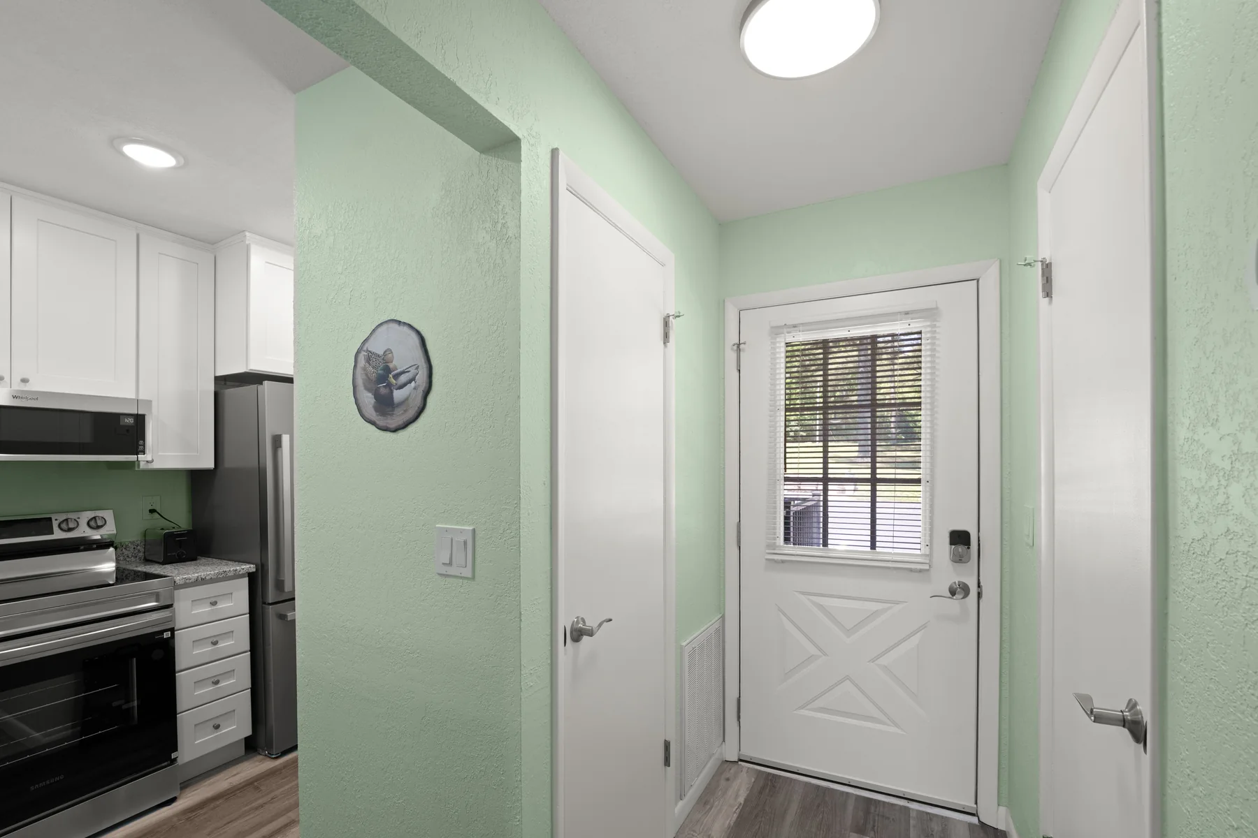 Pointe Landing vacation rental interior, amenity, or Lake Holiday view — photo 19