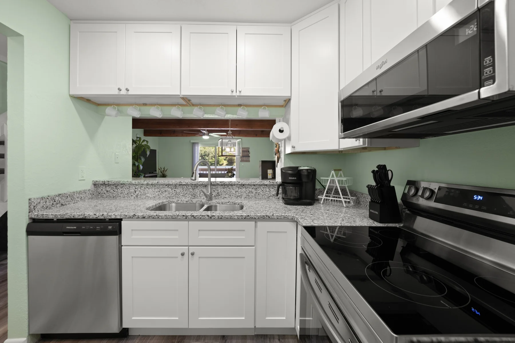 Pointe Landing vacation rental interior, amenity, or Lake Holiday view — photo 20