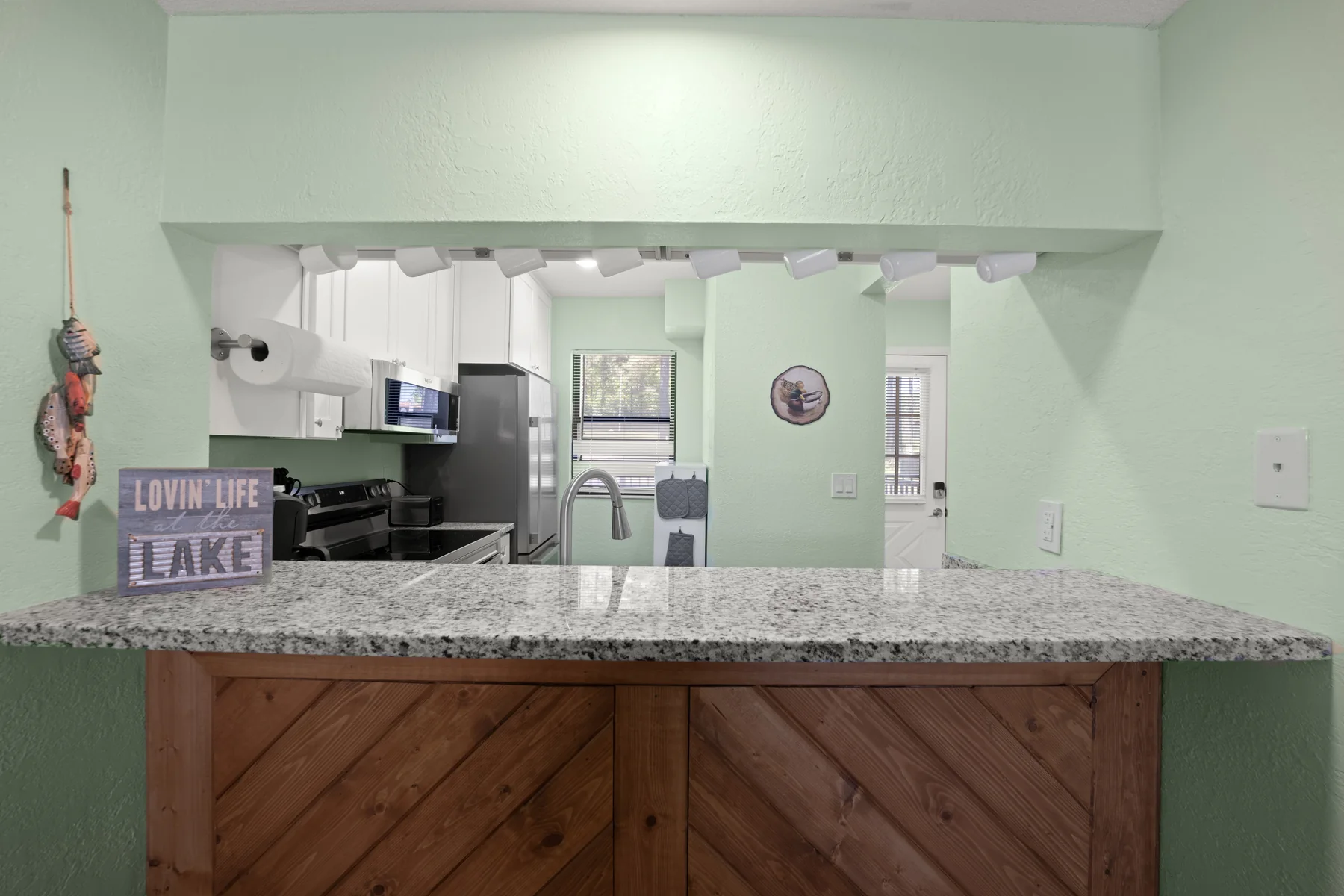 Pointe Landing vacation rental interior, amenity, or Lake Holiday view — photo 21