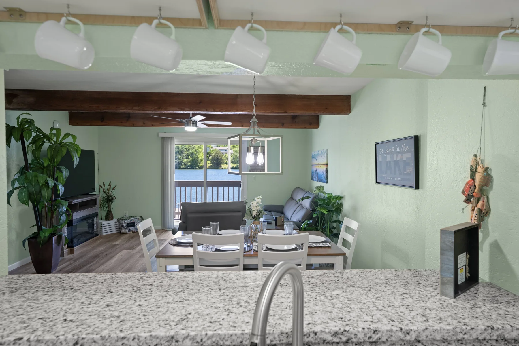 Pointe Landing vacation rental interior, amenity, or Lake Holiday view — photo 22