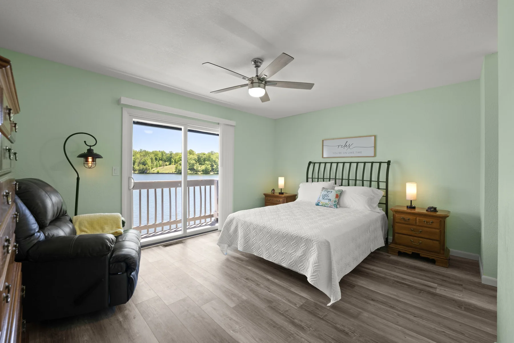 Pointe Landing vacation rental interior, amenity, or Lake Holiday view — photo 25