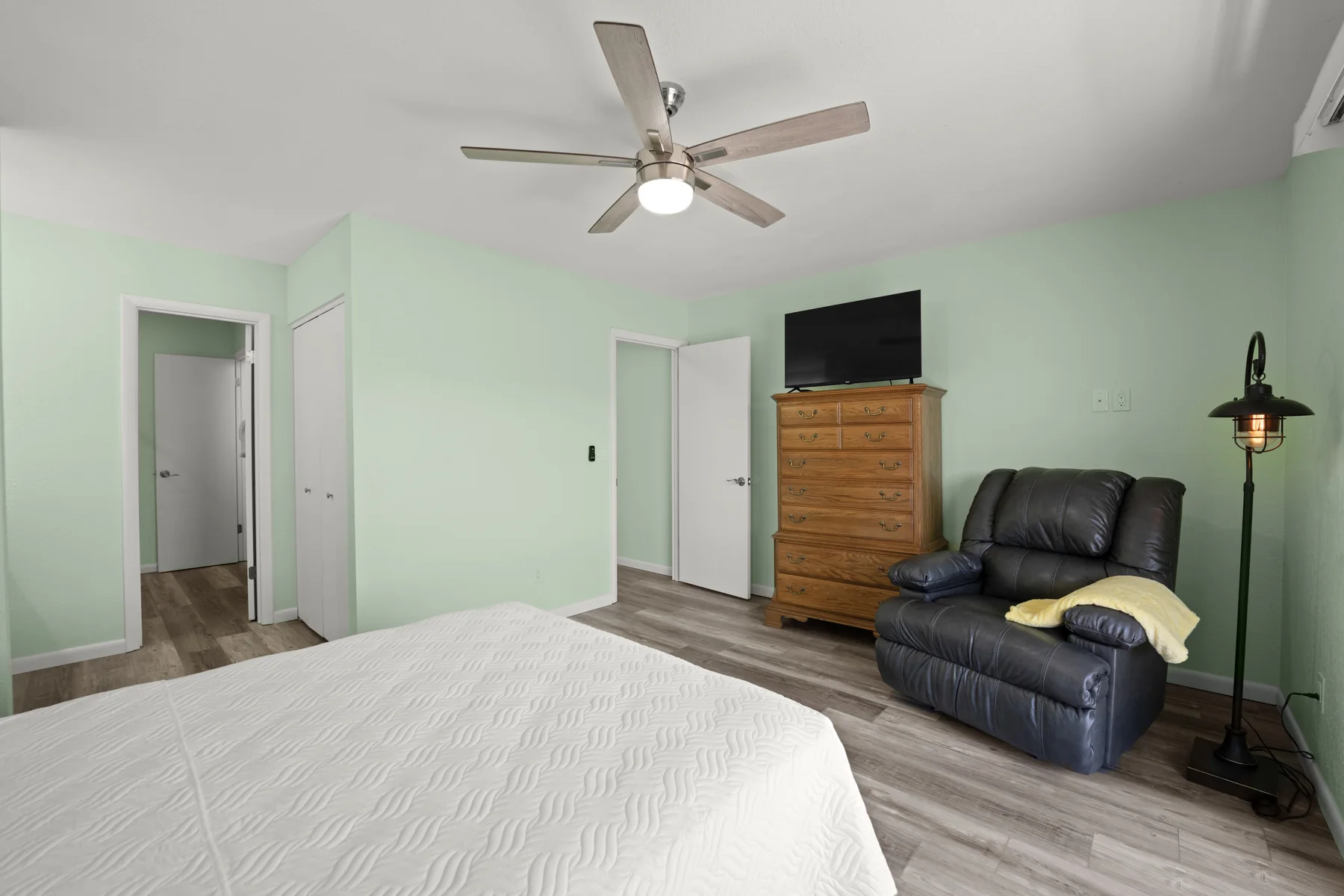 Pointe Landing vacation rental interior, amenity, or Lake Holiday view — photo 27