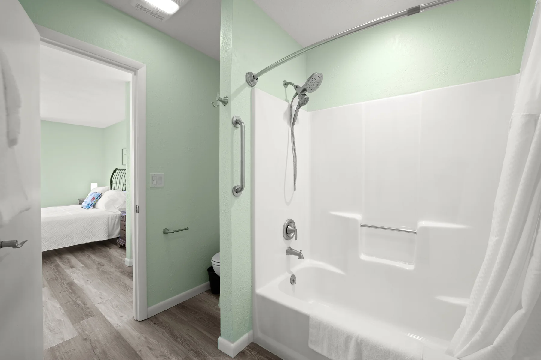 Pointe Landing vacation rental interior, amenity, or Lake Holiday view — photo 30