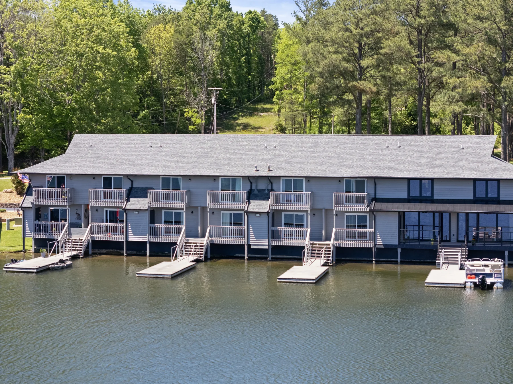 Pointe Landing vacation rental interior, amenity, or Lake Holiday view — photo 37
