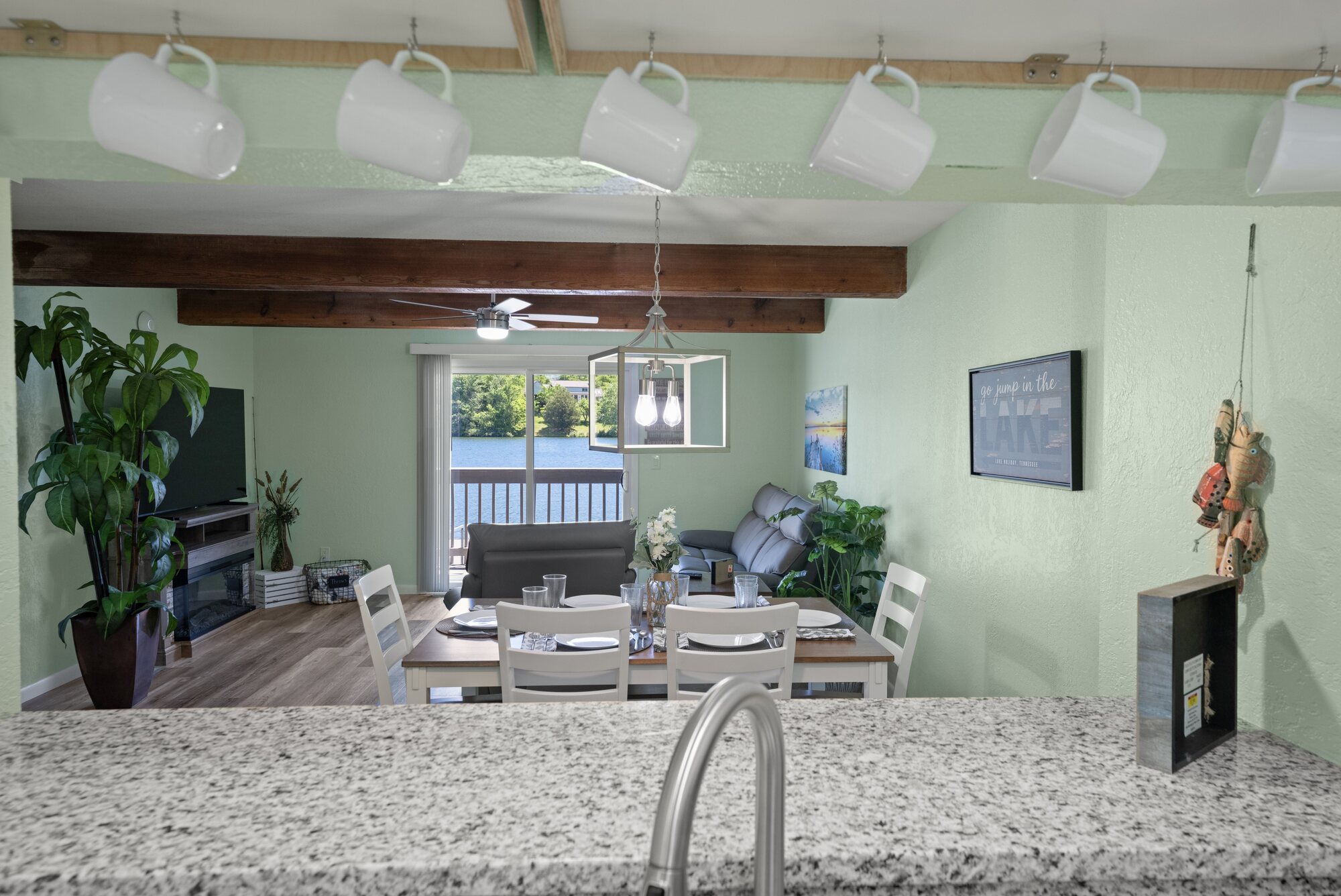 Vacation rental dining area